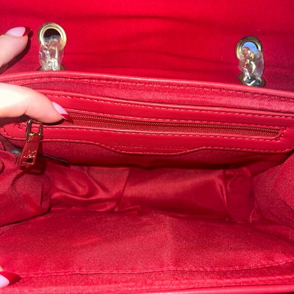 Badgley Mischka Quilted Flap Shoulder Bag Red New With Tags Gold Tone Chain - Picture 6 of 7